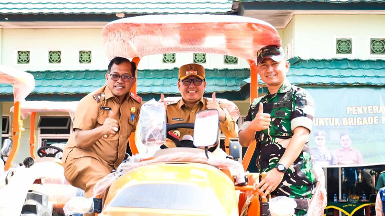 Traktor Roda 4 dari Kementan Dukung Swasembada Pangan di Banyuasin