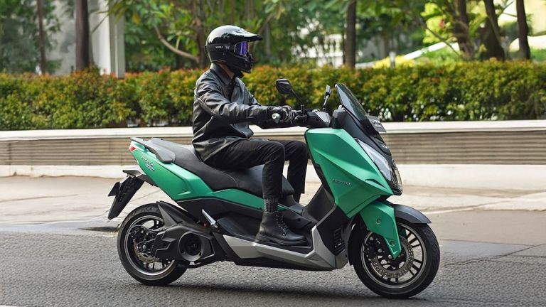 Polytron Hadirkan Test Ride Eksklusif Fox-500 Selama IIMS 2025