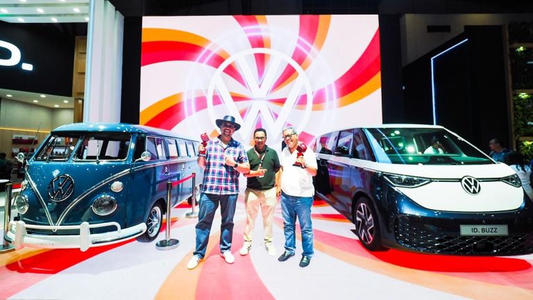 Luncurkan Kendaraan Listrik Terbaru, Volkswagen Indonesia Tutup IIMS 2025 dengan 2 Penghargaan