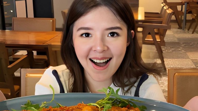 Sosok dan Perjalanan Karier Gratiana Lianto, Food Vlogger Hits Hobi Hunting Jajanan Kaki Lima