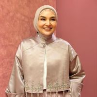 Sosok dan Perjalanan Karier Ria Miranda: Desainer Modest Fesyen Ternama, Brand-nya Mendunia!