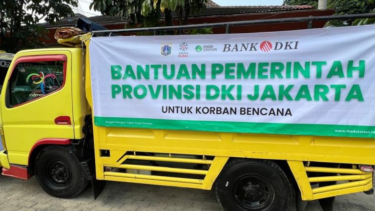 Bank DKI Salurkan Bantuan untuk Korban Banjir Bekasi