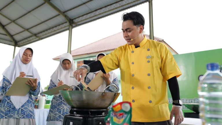 Keseruan Chef Steby Rafael Edukasi Kuliner ke Ratusan Santri di Bogor, Lebih dari Belajar Masak