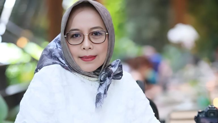 Kisah Sukses Sofi Suryasnia: Merangkai Karier Cemerlang di Dunia Asuransi Tanpa Melupakan Keluarga