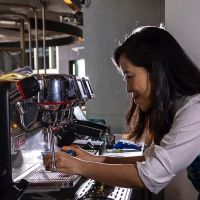 Berkenalan dengan Evani Jesslyn, Barista Perempuan Level Kelas Dunia Pemilik Strada Coffee