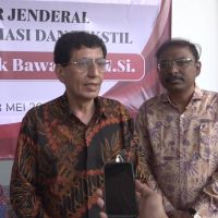 Dirjen IKFT Resmikan Pabrik Tekstil di Bandung