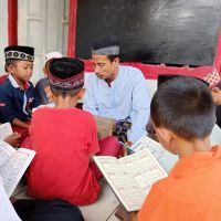 Lewat Program Sumbang Sambung Ayat, Masyarakat Kompak Bantu Guru Ngaji di Pelosok Negeri