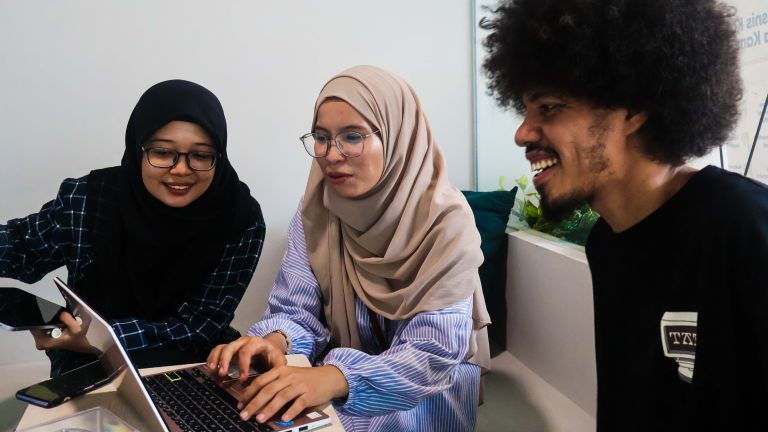 Menghadapi Dominasi Produk Impor di E-commerce