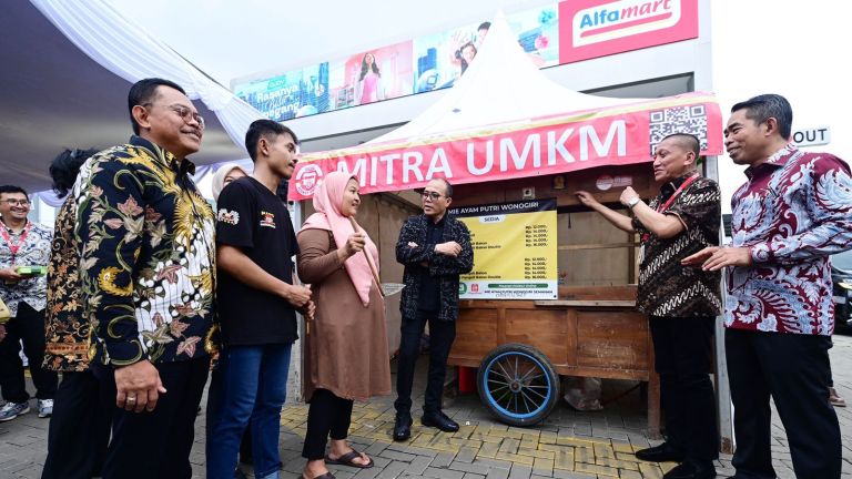Dukung UMKM Terus Berkembang, Askrindo Beri Perlindungan untuk 10.000 Mitra Alfamart
