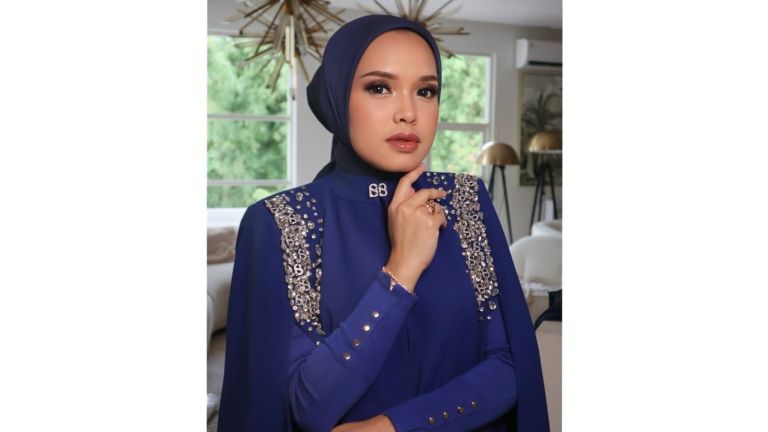 Jejak Sukses Linda Anggrea, dari Desa Kecil ke Runway Dunia Bersama Buttonscarves