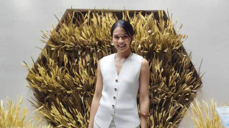Rahasia Makeup Flawless Ala Maudy Ayunda, Berani Coba?
