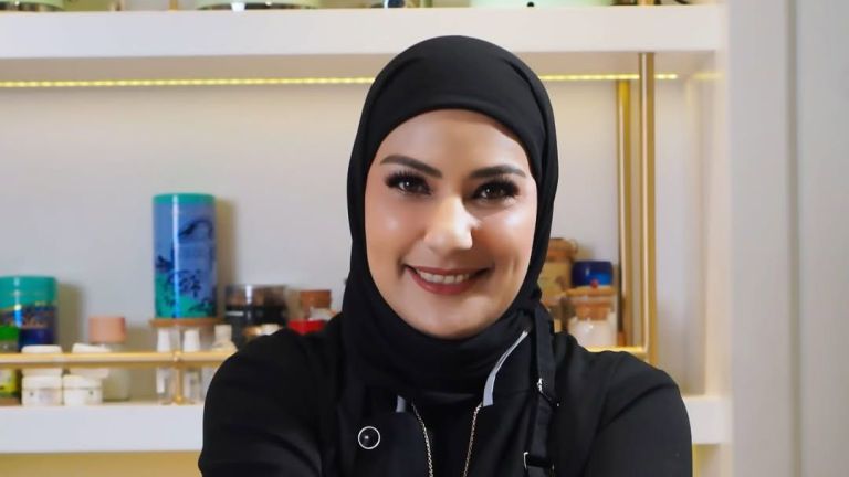 Berkenalan dengan Najla Farid Bisyir, Owner Dessert Box Populer Bittersweet by Najla