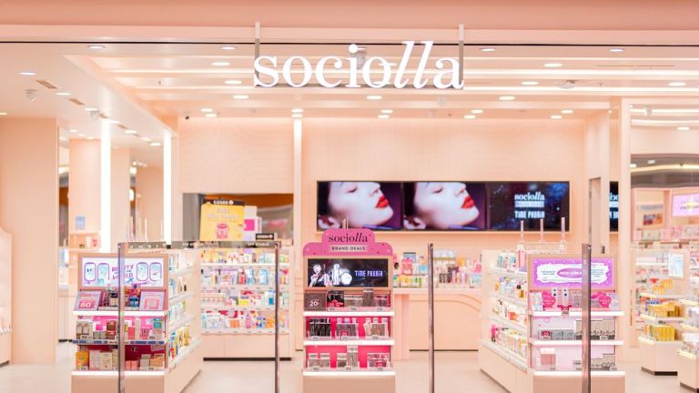 Resmikan Toko Omnichannel Pertama di Padang, Sociolla Hadirkan Produk Kecantikan 100% BPOM dan Inovasi Pengalaman Belanja