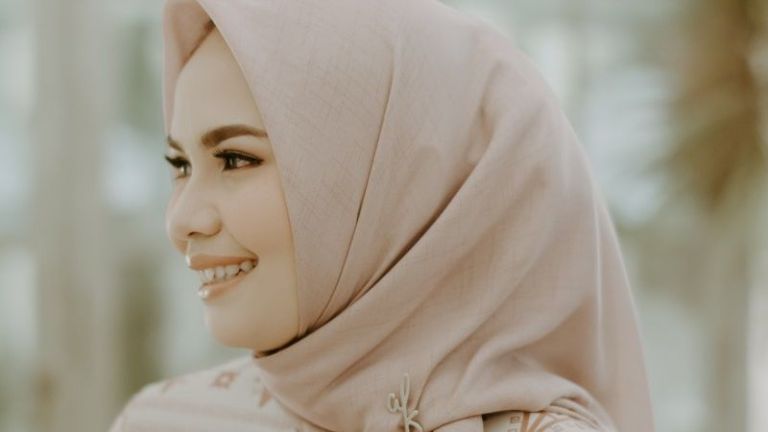 Mengenal Nadine Gaus, Sosok Inspiratif di Balik Wearing Klamby: Dari Thrifting hingga Jadi Jenama Fesyen Lokal