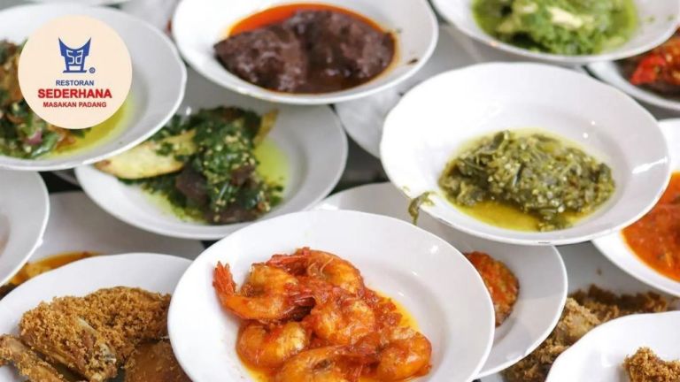 Dari yang Legendaris Hingga Milik Artis, Ini Daftar 15 Restoran Padang Ternama di Indonesia