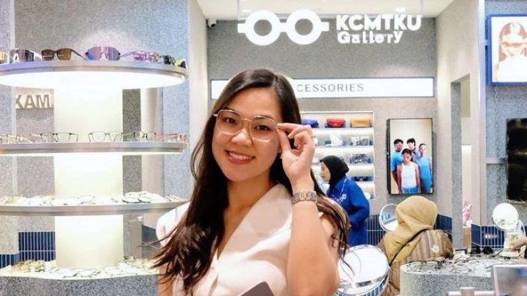 Dari Passion Jadi Aksi: Kisah Sukses Nathania Pandy Membangun KCMTKU, Brand Optik Lokal yang Semakin Diperhitungkan