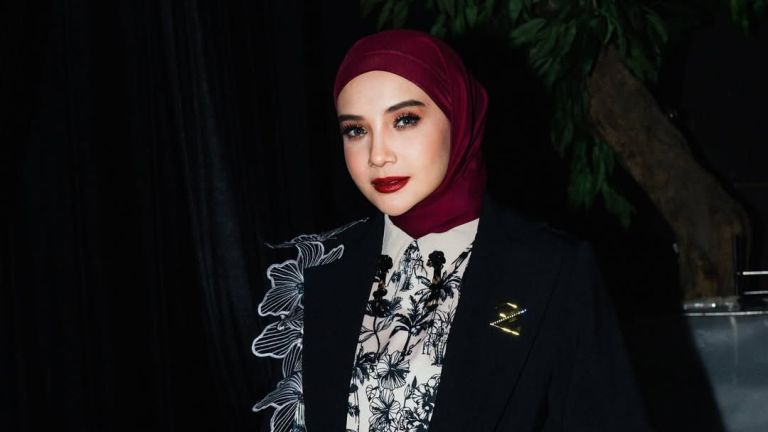 Zaskia Sungkar dan Perjalanannya Merintis Jenama Modest Fashion Lokal Ternama