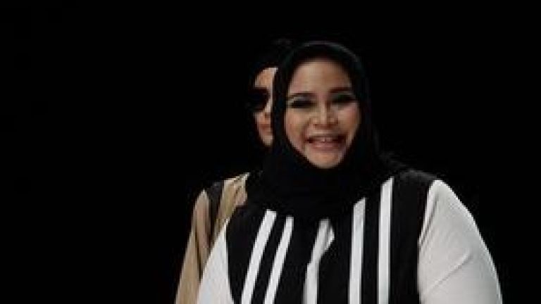 Berkenalan dengan Hannie Hananto, Mantan Arsitek yang Sukses Jadi Desainer Busana Muslimah