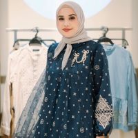 Mengenal Khanaan Shamlan, Desainer Modest Wear yang Angkat Batik Indonesia hingga Mendunia