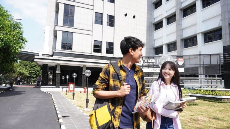 Deakin University Lancaster University Indonesia Buka Program Gelar Ganda