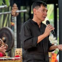 Mengenal Benny Hadisurjo, Generasi Kedua Pewaris Sate Senayan dan Optik Melawai