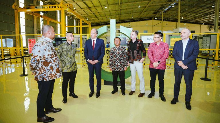 Dubes Prancis dan Kemenperin Kunjungi Smart Factory Schneider Electric Cikarang