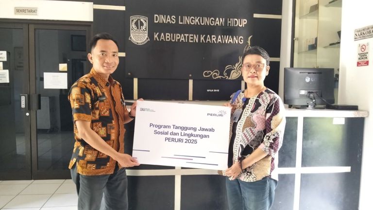 Jalankan Aksi Konkret Penghijauan Daerah, PERURI Serahkan Ratusan Bibit Pohon ke DLH Karawang