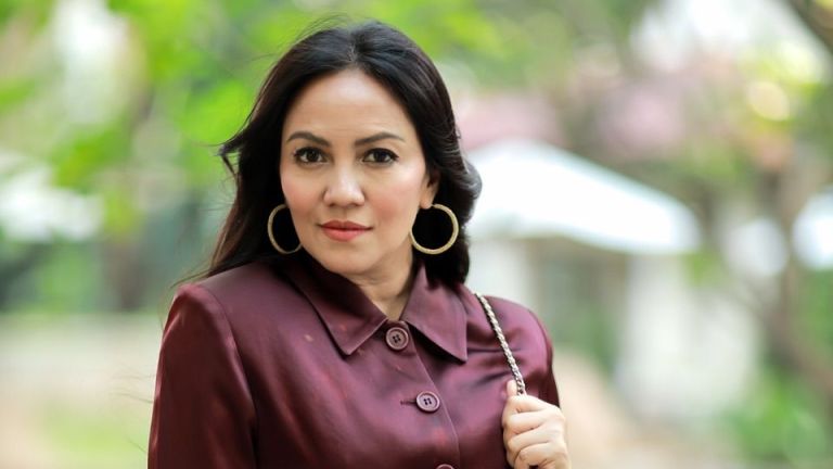 Berkenalan dengan Inna Rossaria Auwines, Sosok di Balik Suksesnya Resto Padang Sari Ratu