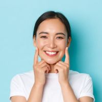 5 Senam Wajah Sederhana untuk Menunda Tanda Penuaan