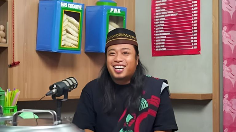 Mengenal Sosok Praz Teguh, Komika Ternama Indonesia yang Multitalenta