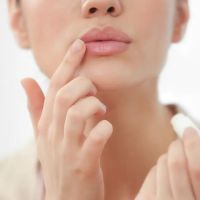 4 Langkah Rahasia untuk Bibir Plump Natural ala Korea, No Filler Needed!