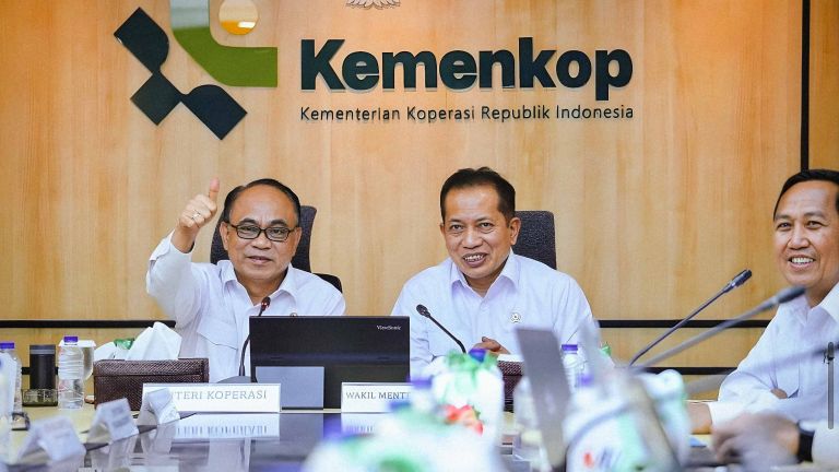 Dari Mana Sumber Gaji Pegawai Koperasi Merah Putih?