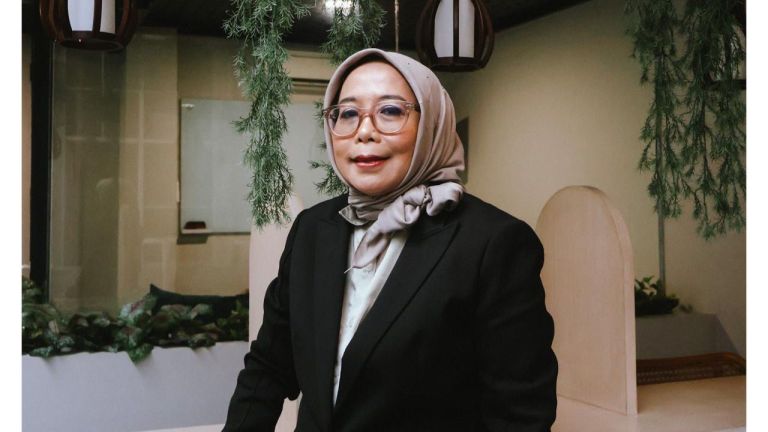 Sofi Suryasnia: Bekerja Tak Melulu Soal Penghasilan