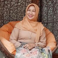 Berkenalan dengan Evalinda Amir, Perempuan Hebat di Balik Suksesnya Bisnis Ayam Goreng D’Besto