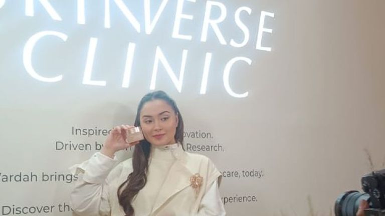 Caitlin Halderman Ungkap Pentingnya Kolagen untuk Perawatan Kulit dan Smile Line
