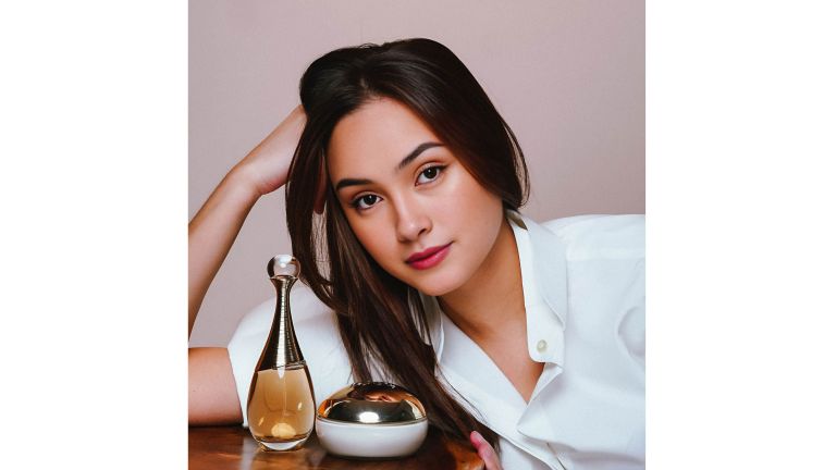 Caitlin Halderman Akui Screen Time Tinggi Pengaruhi Kesehatan Kulit