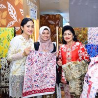 UMK Binaan Pelindo Raup Ratusan Juga di Gelar Batik Nusantara 2025