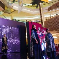 Parade Wastra Nusantara 2025 Resmi Dibuka, Tampilkan Karya Desainer Muda dan Keindahan Kain Tradisional
