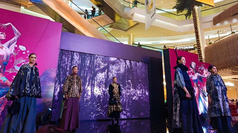 Parade Wastra Nusantara 2025 Resmi Dibuka, Tampilkan Karya Desainer Muda dan Keindahan Kain Tradisional