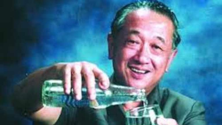 Hampir Jadi Calon Bos Pertamina, Ini Dia Sosok Tirto Utomo Pendiri AQUA