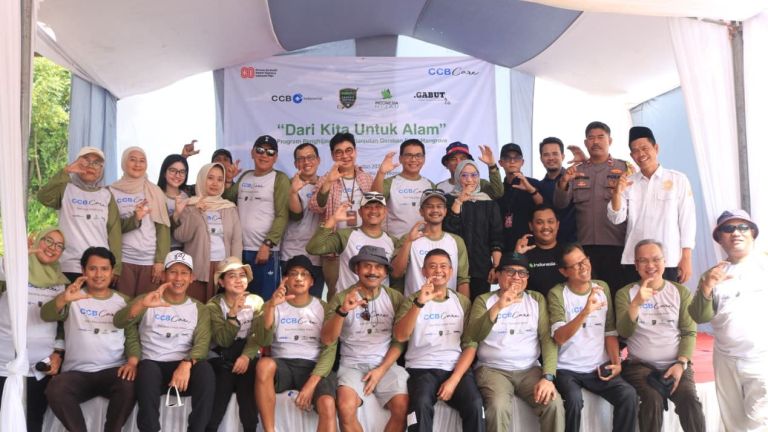 Tanam 5.000 Bibit Mangrove, CCB Indonesia, Alumni FEUI 1985, dan Yayasan Indonesia Hijau Gotong Royong Pulihkan Muara Gembong
