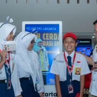 Bukukan Portofolio Tabungan Pelajar Rp 1,7 T, Bank Jakarta Sabet Penghargaan Bank Implementasi KEJAR Terbaik