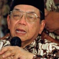 Gus Dur, Dekrit Presiden dan Simbol Perlawanan yang Gagal