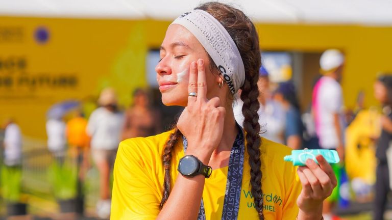 Sunscreen Wardah Temani Yuki Kato Raih 21K di Maybank Marathon Bali