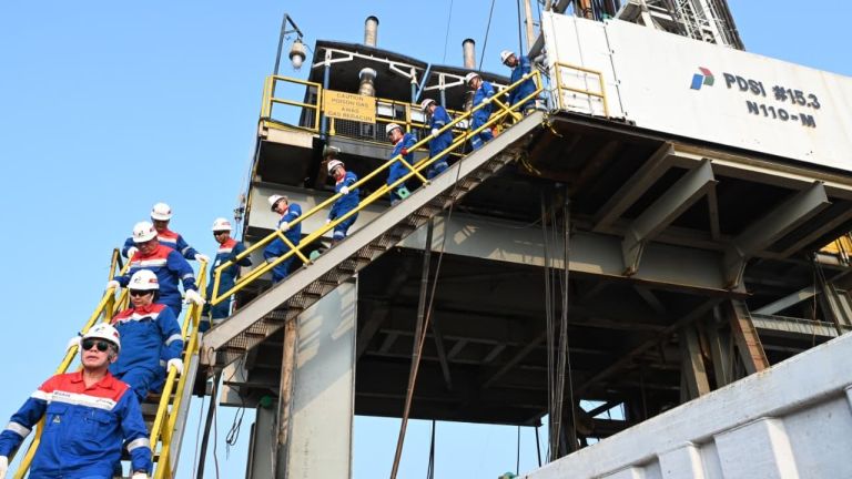 Dorong Keselamatan dan Keberlanjutan Operasi, Bos-Bos Pertamina Tinjau Rig PDSI di Indramayu
