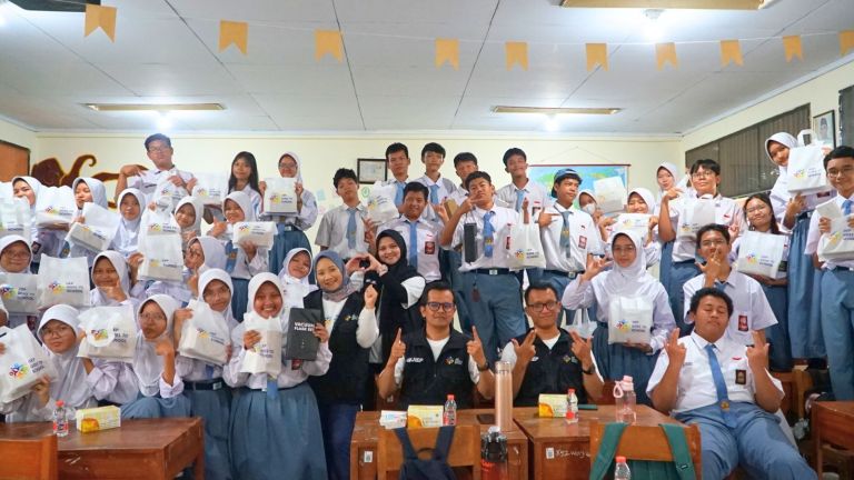 JIEP Goes to School: Persiapkan Generasi Emas Indonesia Hadapi Dunia Kerja