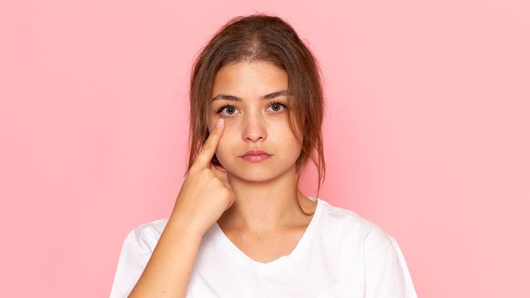 Bye-bye Mata Panda, Ini 3 Tips Alami Agar Wajah Lebih Fresh