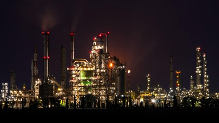 Kilang Pertamina Lampaui Target Operasional di Semester Pertama 2025