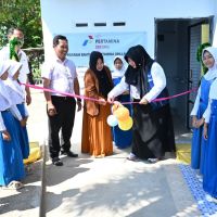 Pertamina Drilling Serahkan Bantuan Pendidikan di Madrasah Ibtidaiyah Miftahul Ulum Indramayu