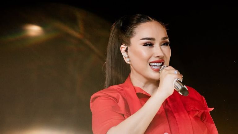 Profil Titi DJ dan Perjalanan Kariernya Jadi Diva Ternama Indonesia
